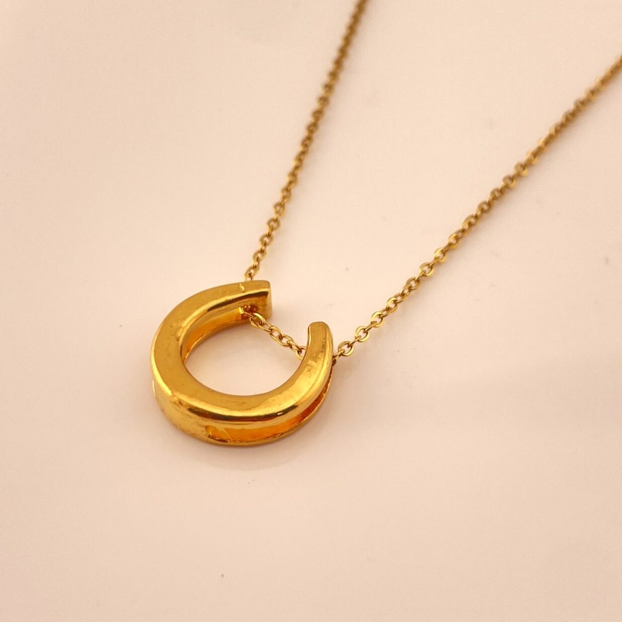 Horseshoe　pendant　top